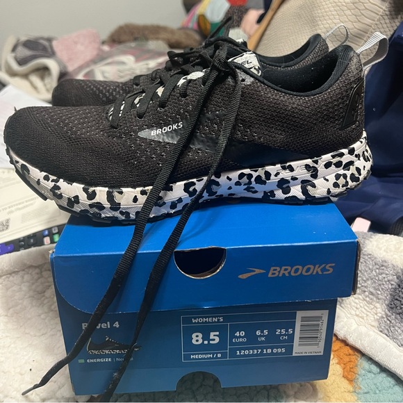 Brooks Revel 4 Snow Leopard - Picture 2 of 6